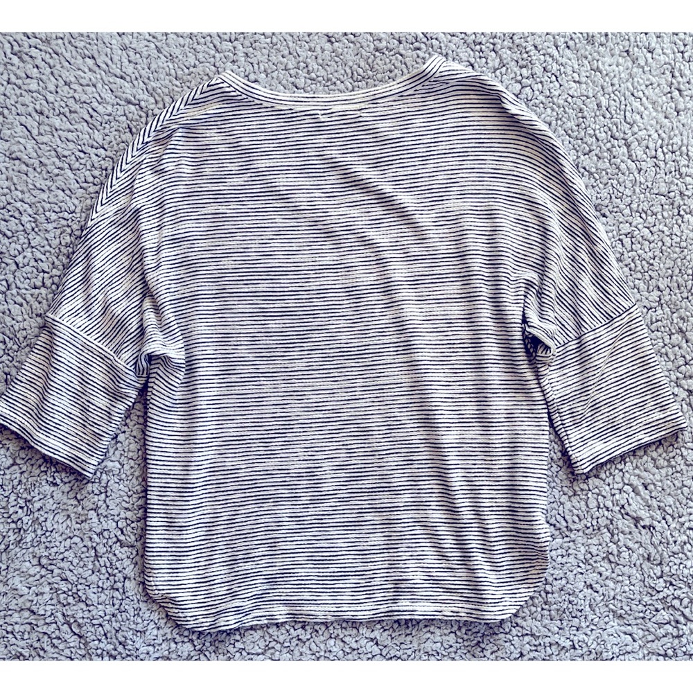 Max Studio Medium Black & White Striped Short Sleeve Top. - Picture 7 of 8